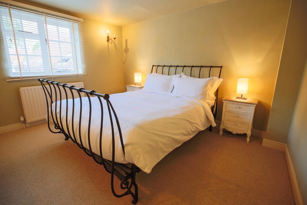 Fantinos Bed & Breakfast Thirsk Bagian luar foto